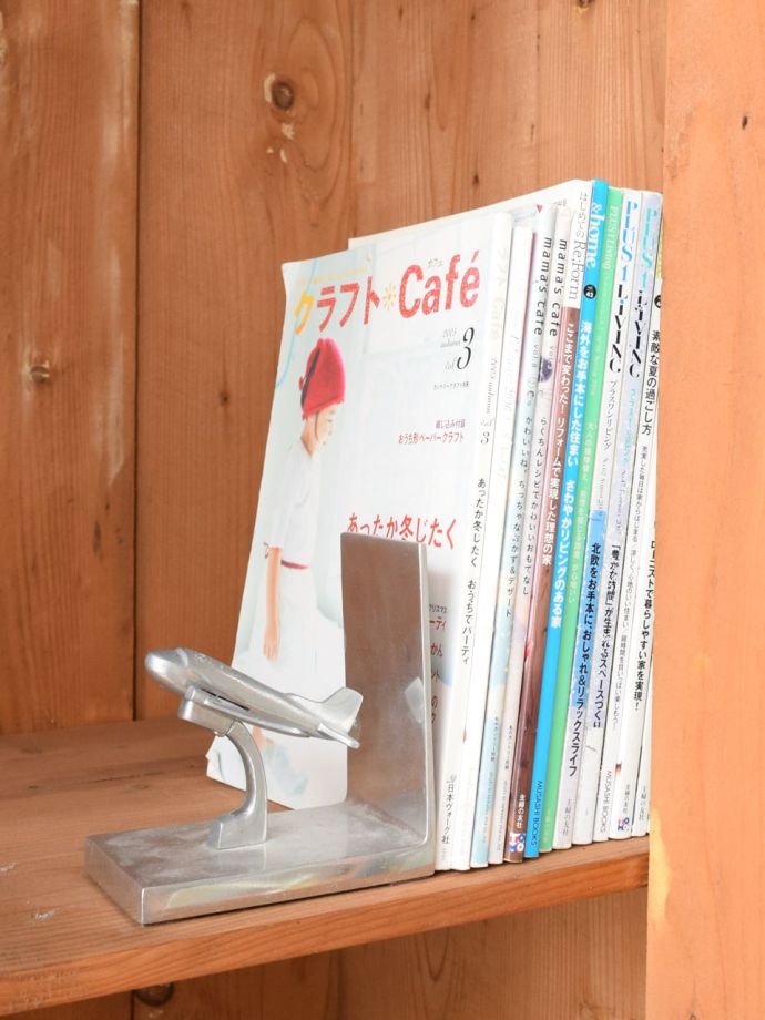 フランスから届いたアンティークのおしゃれなキャビネット、たっぷり