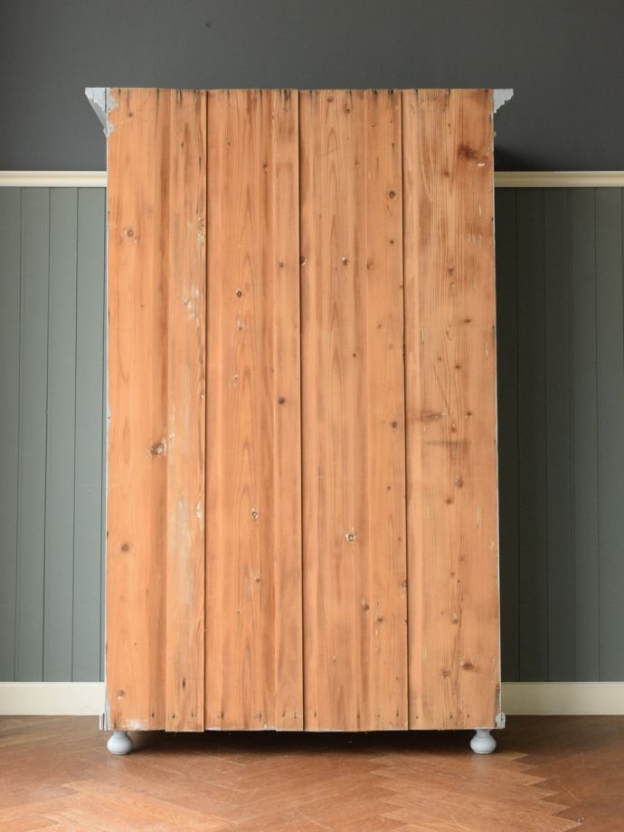 後ろ姿はこんな感じ