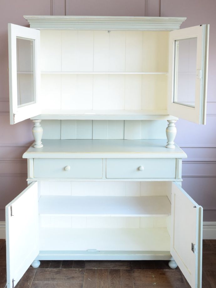 アンティークキャビネットの扉の中