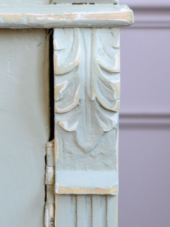 アンティーク家具らしい装飾