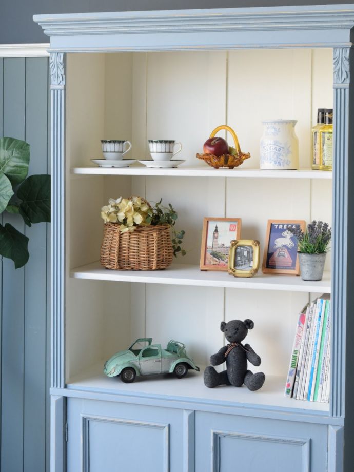 フランスらしいシェルフの装飾
