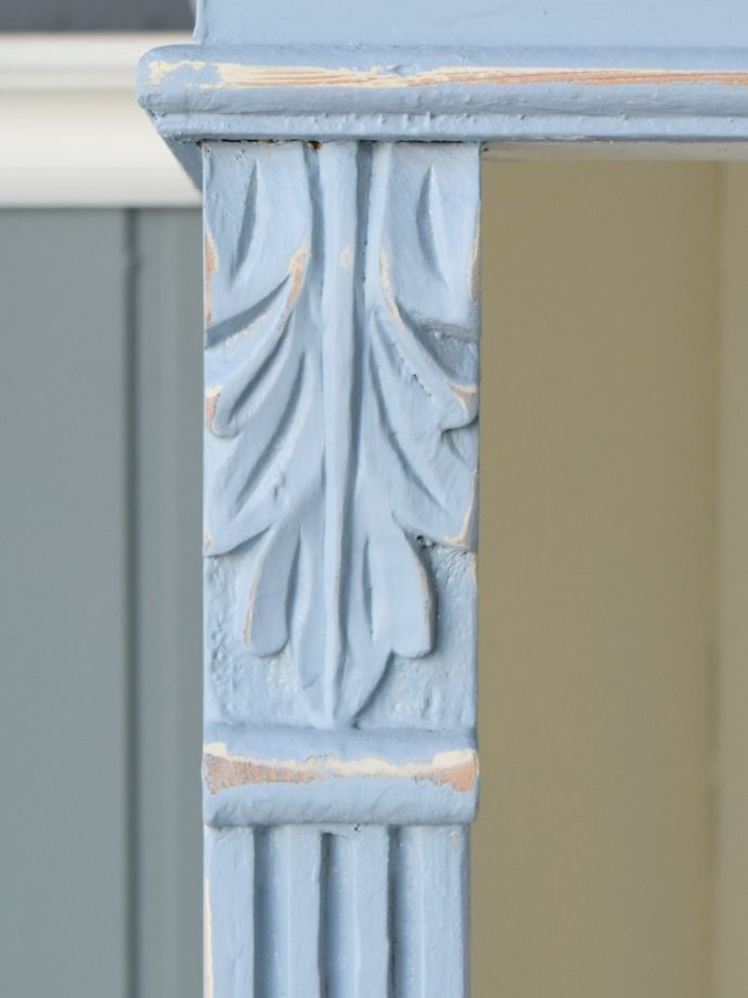 アンティーク家具らしい装飾