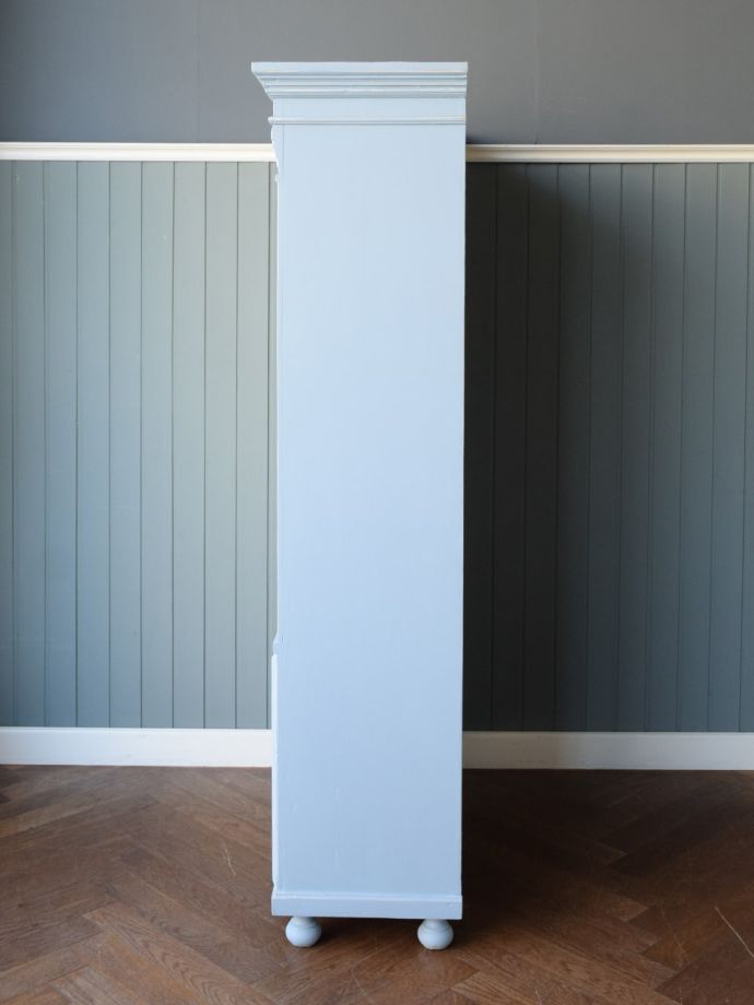 シェルフの横顔