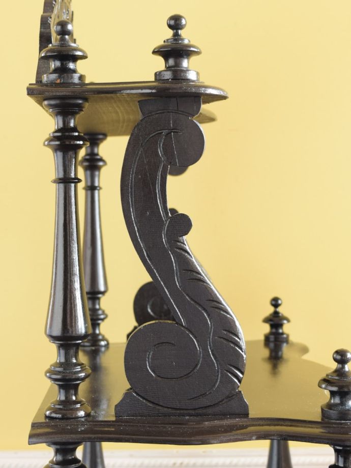 アンティーク家具の彫