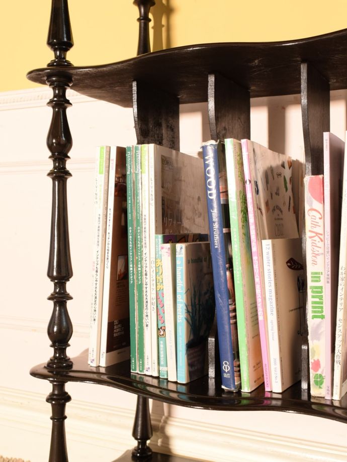 A4サイズも収納できるオープンシェルフ