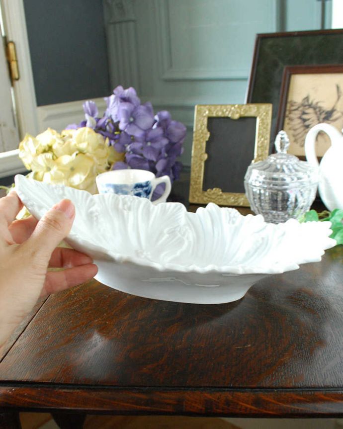 アンティーク 陶磁器の雑貨　アンティーク雑貨　アンティーク雑貨、優雅な装飾ののアンティークプレート（ボウル）。飾って使って楽しむアンティーク実用的に使いやすいサイズ。(d-1483-z)