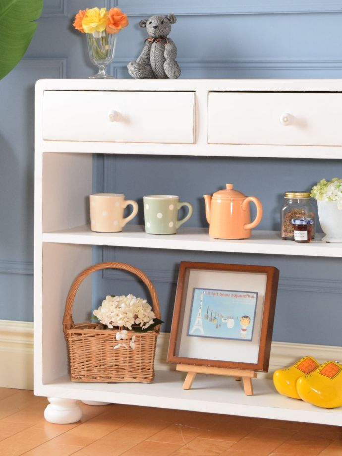 フランスらしいシェルフの装飾