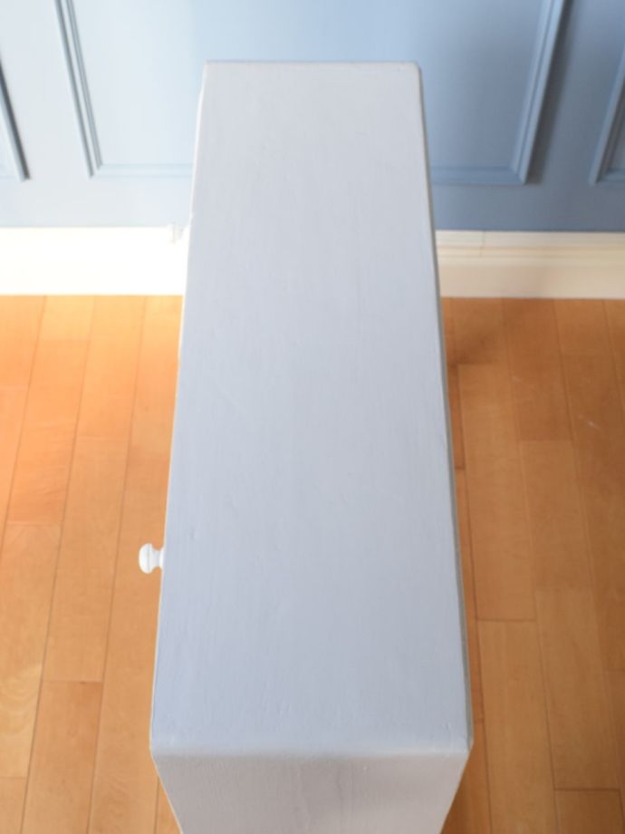 アンティークのシェルフの天板