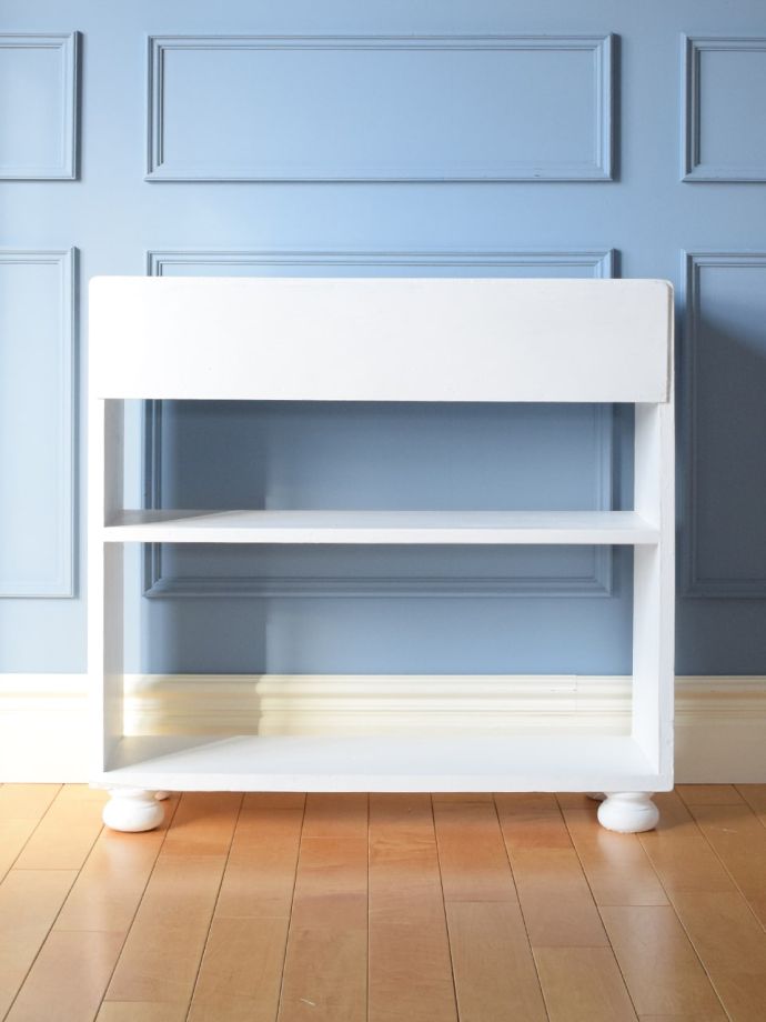 オープンシェルフの後ろ姿