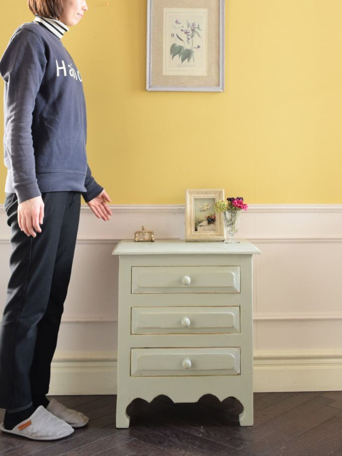 フランスアンティークのサイドチェスト