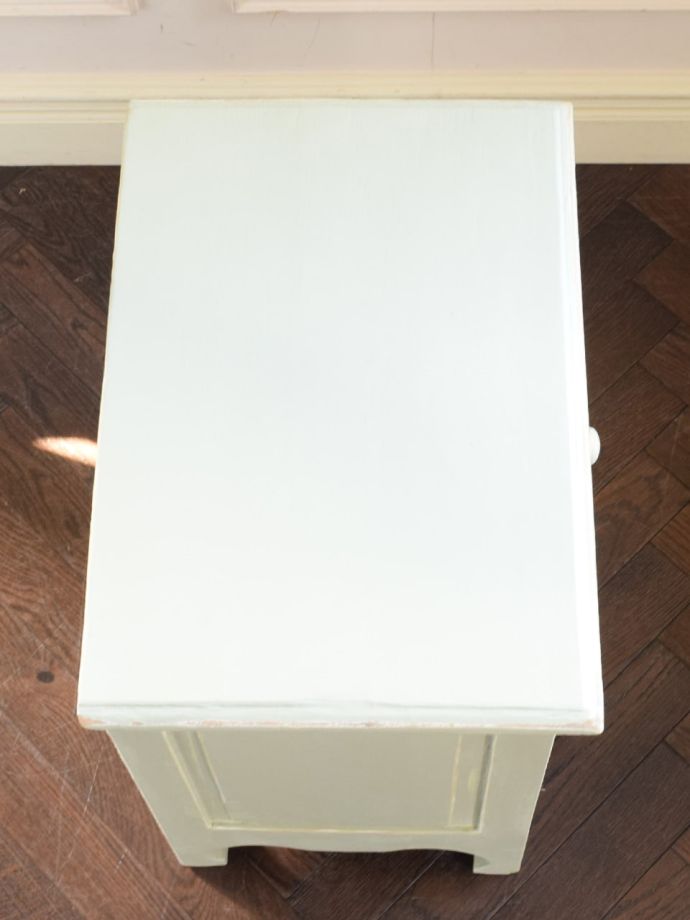 サイドチェストの天板