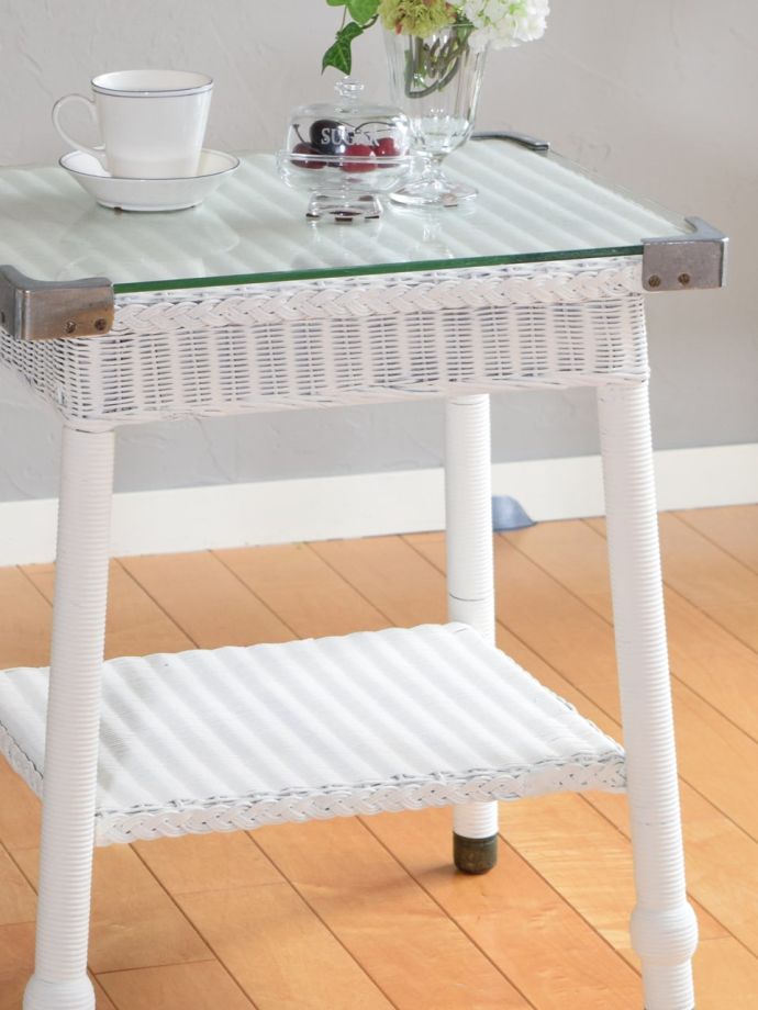 ロイドルームテーブルの色