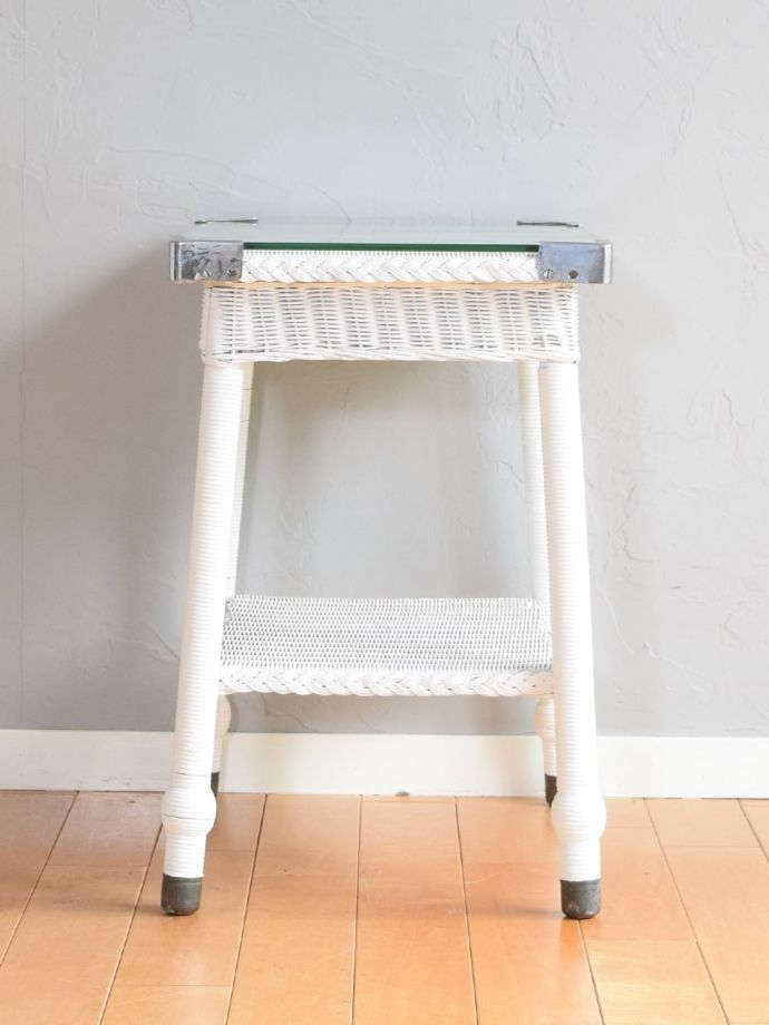 ロイドルームテーブルの側面