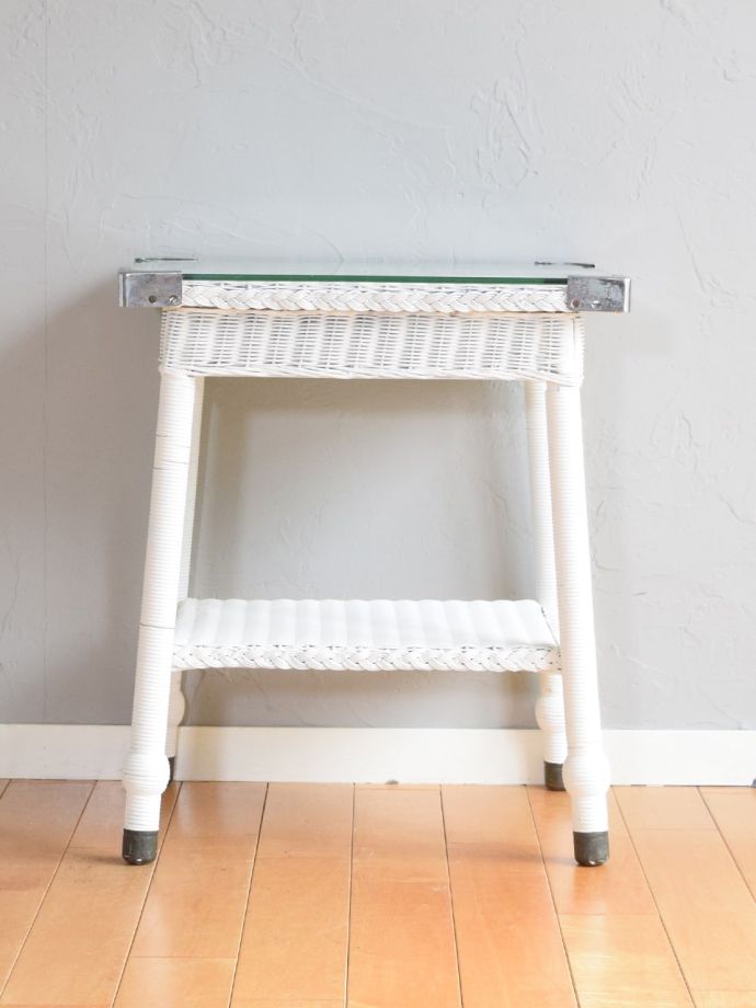 アンティークロイドルームテーブルの後ろ姿