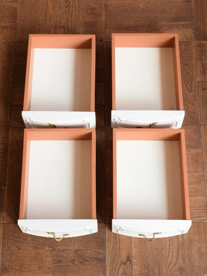 ドレッサーの引き出しの中