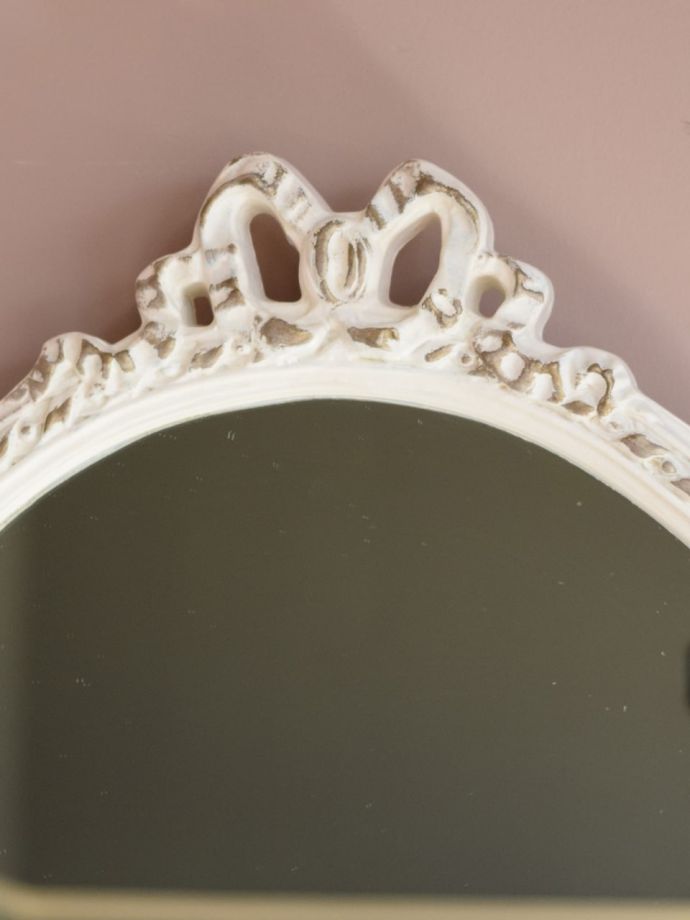 アンティーク家具らしい装飾