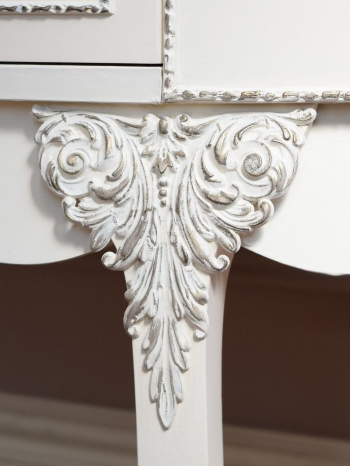 ドレッサーの装飾