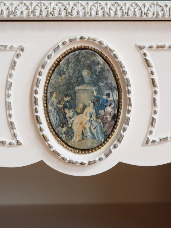 フランスらしく美しい彫