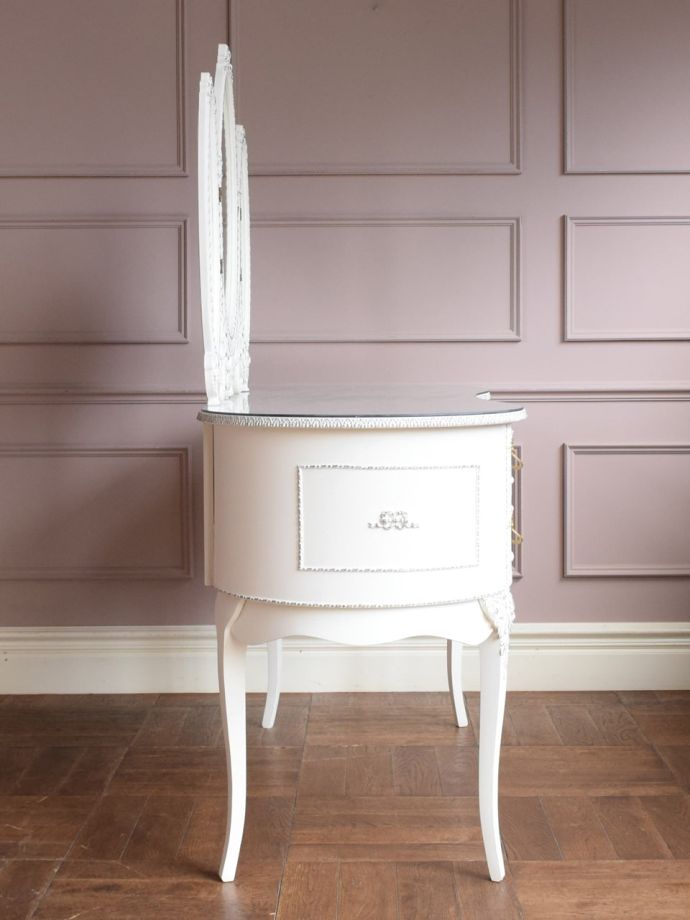 ドレッサーの側面