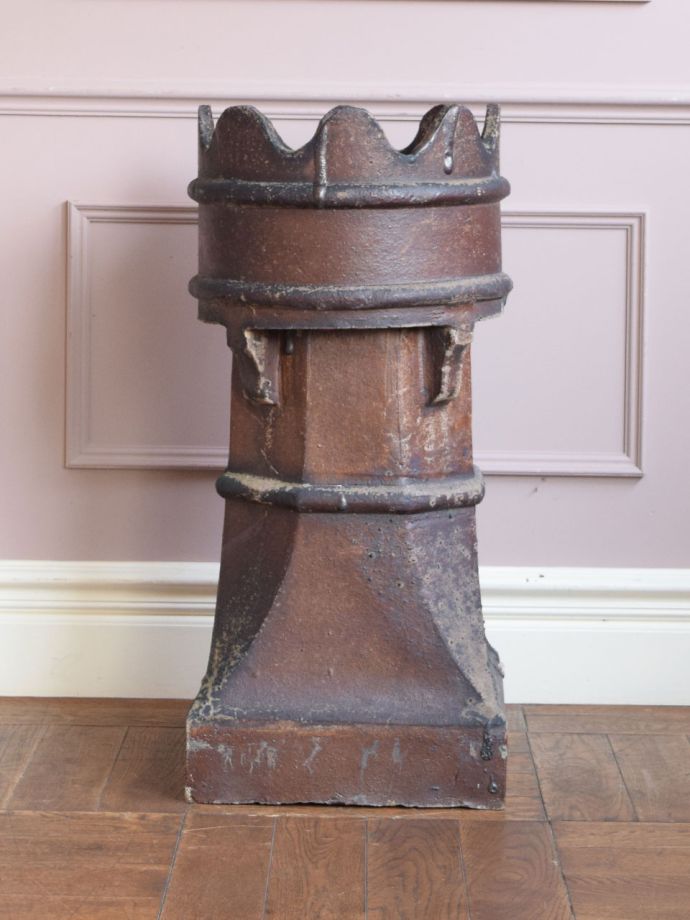 イギリスから届いたチムニーポット、女王の王冠の形のアンティーク煙突