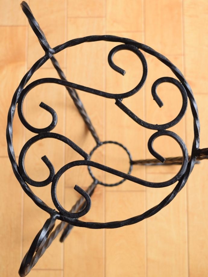 アンティークのプランツスタンドの天板