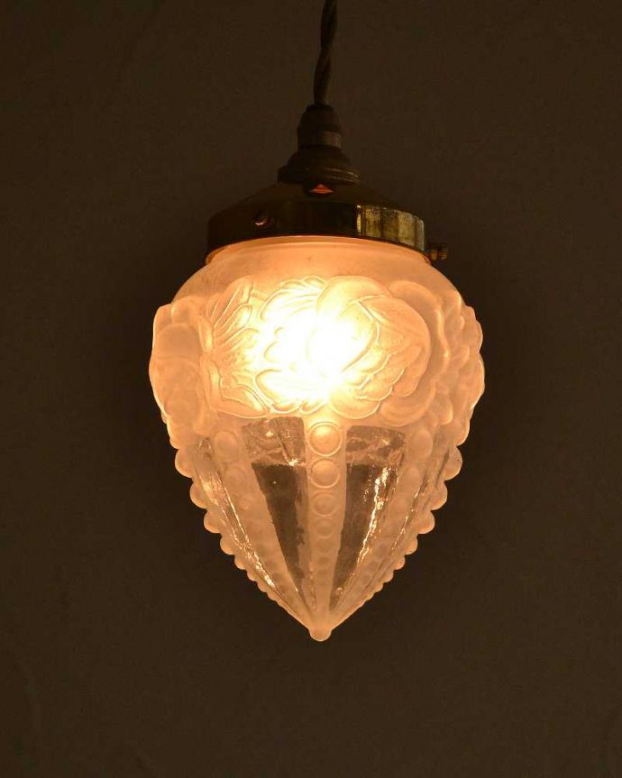 ペンダントライト　照明・ライティング　お花のツボミのようなシルエット、バラのアンティークペンダントライト（コード・シャンデリア電球・ギャラリーD付き）。。(d-1512-z)
