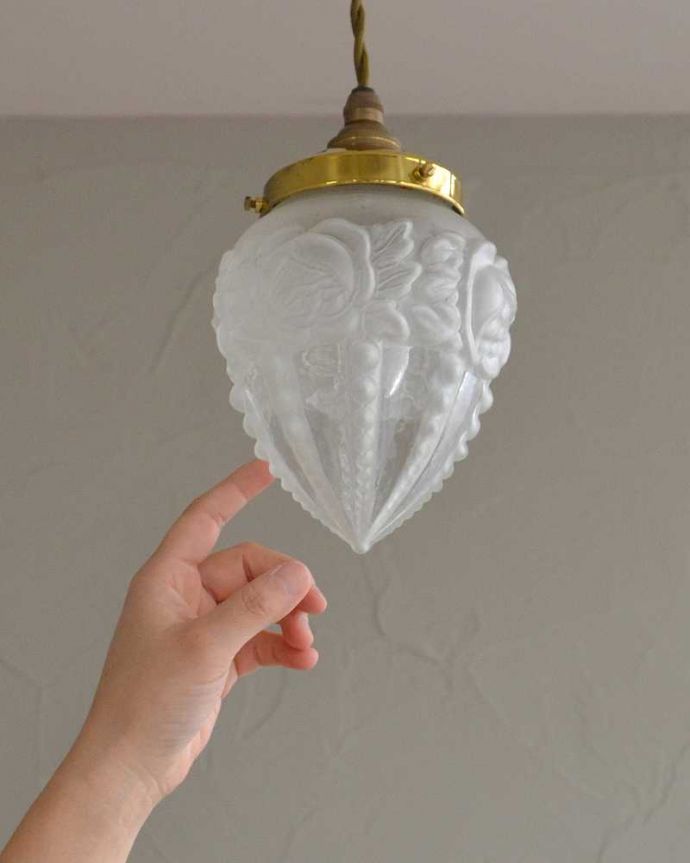 ペンダントライト　照明・ライティング　お花のツボミのようなシルエット、バラのアンティークペンダントライト（コード・シャンデリア電球・ギャラリーD付き）。。(d-1512-z)