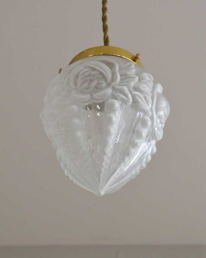 ペンダントライト　照明・ライティング　お花のツボミのようなシルエット、バラのアンティークペンダントライト（コード・シャンデリア電球・ギャラリーD付き）。。(d-1512-z)