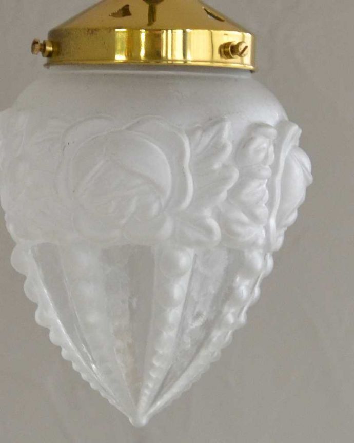 ペンダントライト　照明・ライティング　お花のツボミのようなシルエット、バラのアンティークペンダントライト（コード・シャンデリア電球・ギャラリーD付き）。。(d-1512-z)