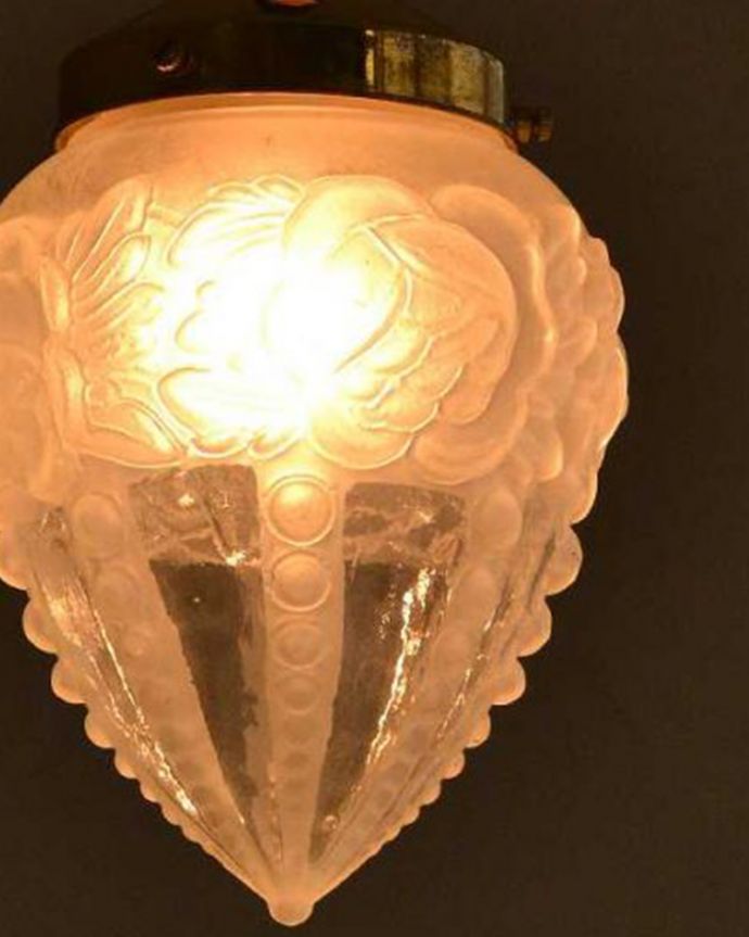 ペンダントライト　照明・ライティング　お花のツボミのようなシルエット、バラのアンティークペンダントライト（コード・シャンデリア電球・ギャラリーD付き）。。(d-1512-z)