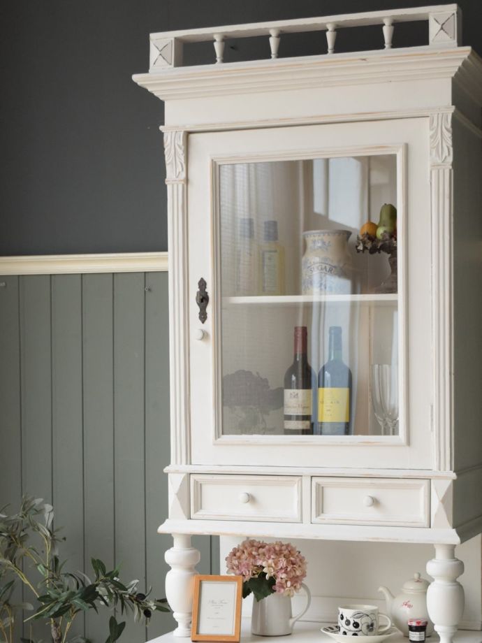 フランスらしいキャビネット