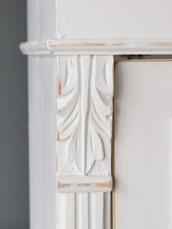 アンティーク家具らしい装飾