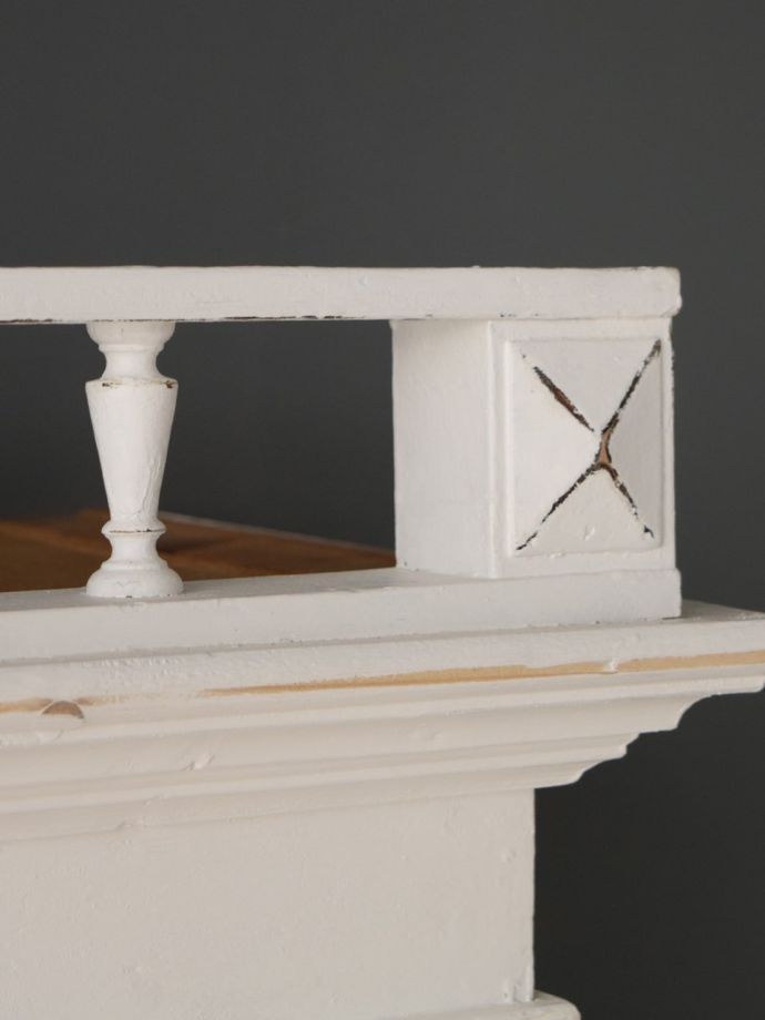 アンティーク家具らしい装飾