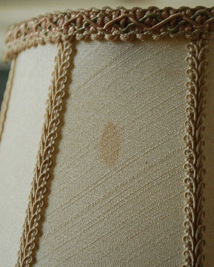 スタンドライト　照明・ライティング　フランス輸入の素敵なアンティークテーブルランプ(１灯)（E17シャンデリア球付） 。オリジナルのままですアンティークは新品ではないので、多少の汚れやキズはありますが、使用上問題ないものをご紹介しています。(d-1533-z)