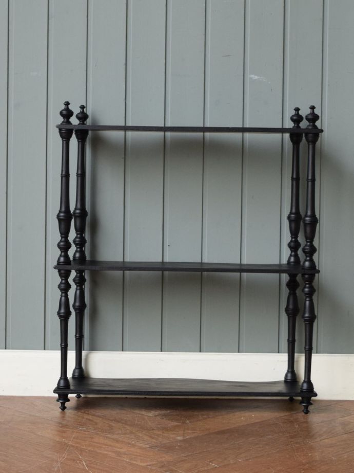 ウォールシェルフの裏