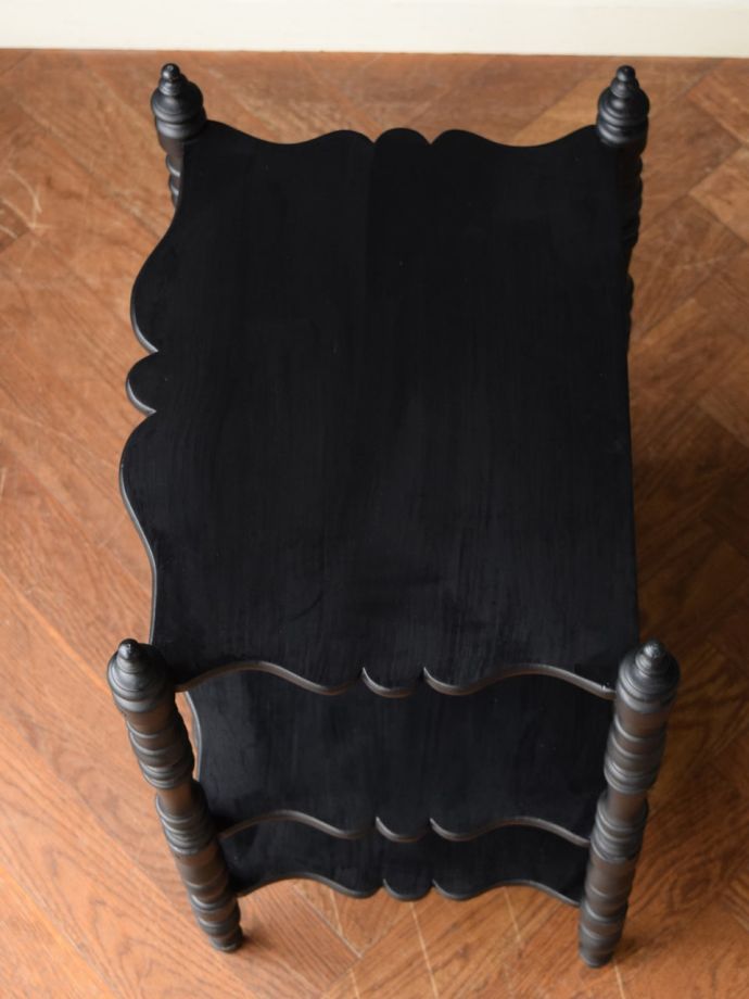 アンティークのシェルフの天板