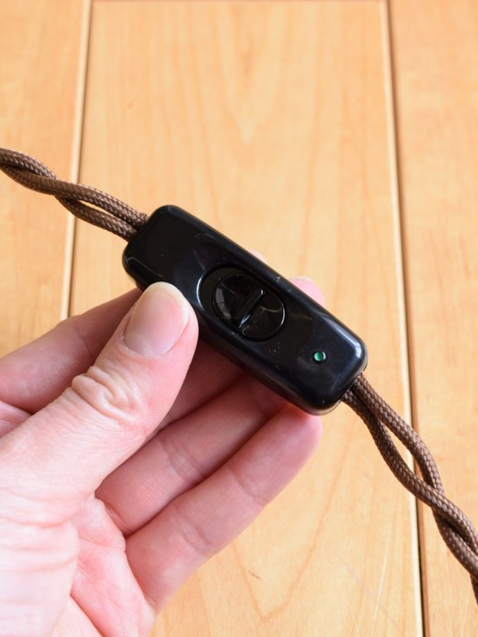 フロアランプのスイッチ