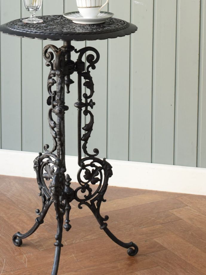 アイアンのガーデンテーブル