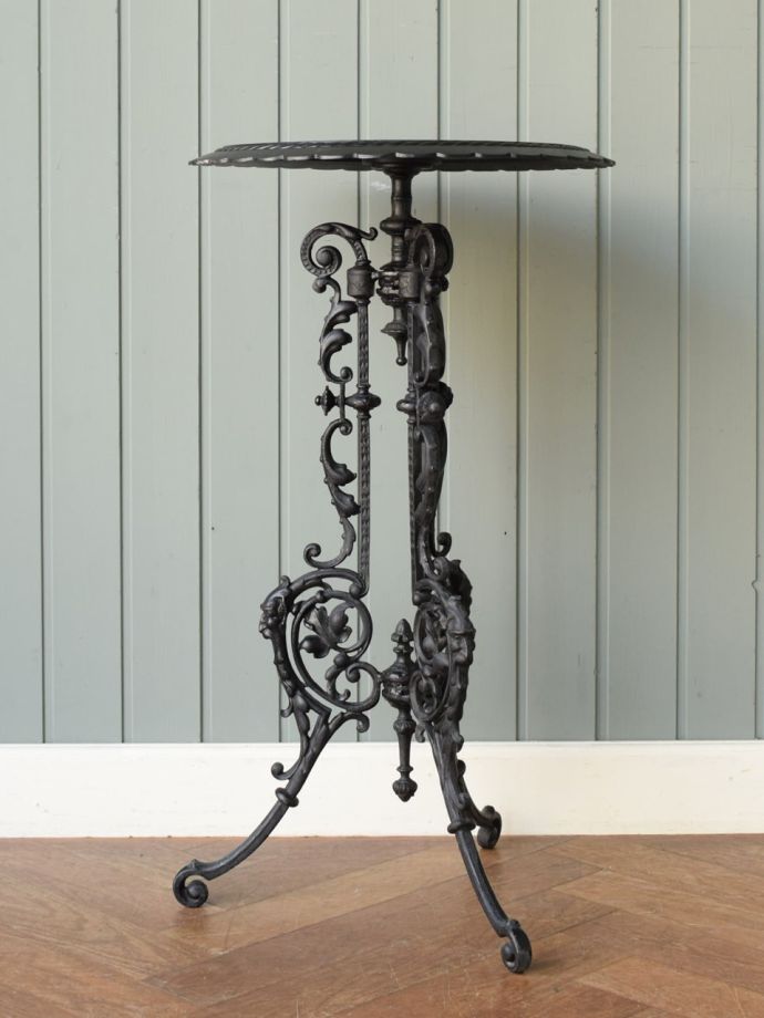 ガーデンテーブルの側面