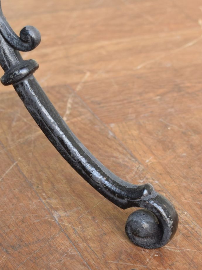 アンティーク家具の脚