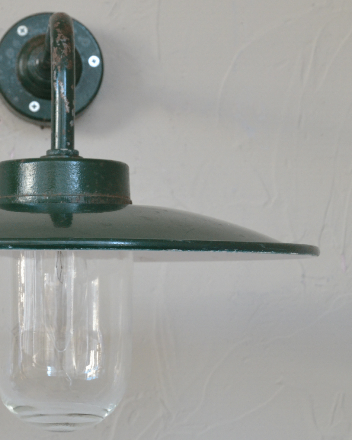 壁付けブラケット　照明・ライティング　フランス輸入のアンティークポーチライト(外灯）、グリーンのデッキランプ（E26球）。。(d-1581-z)