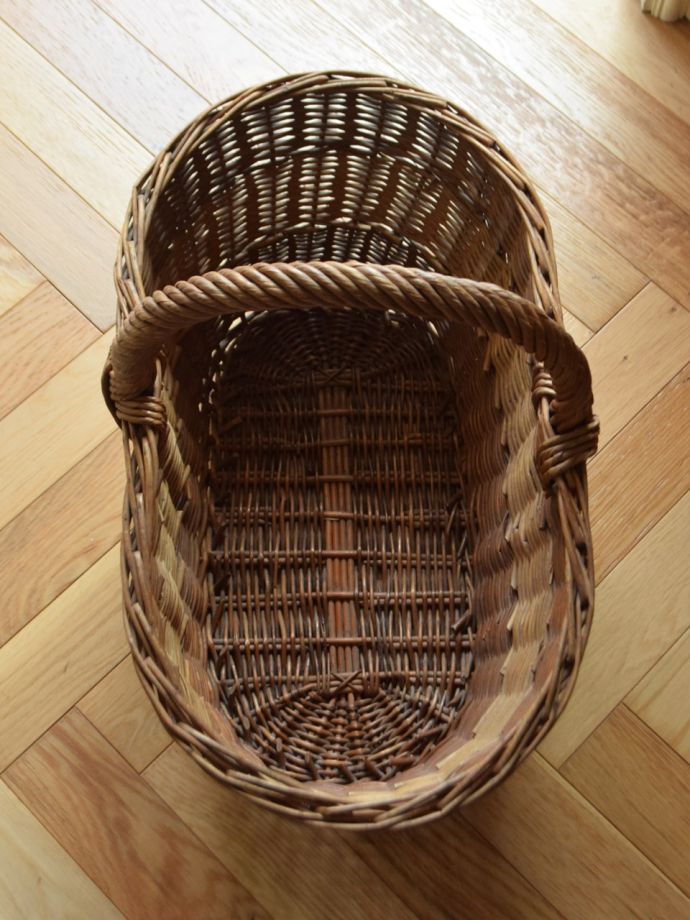 アンティークバスケットの中
