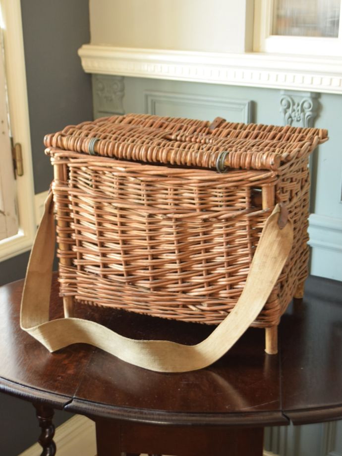 アンティークバスケットの後ろ