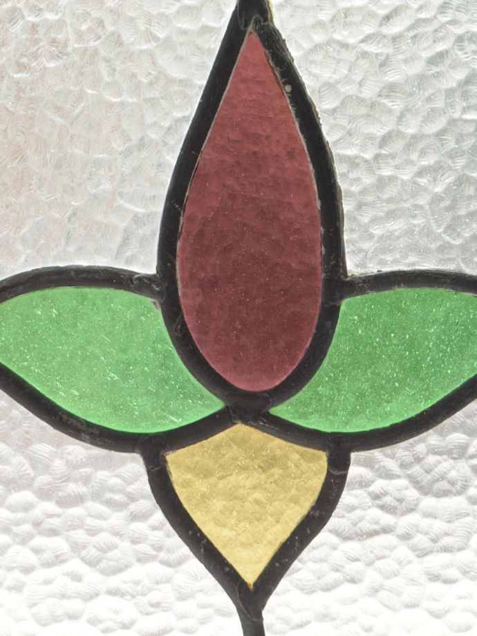 リーフ模様が可愛いアンティークのステンド