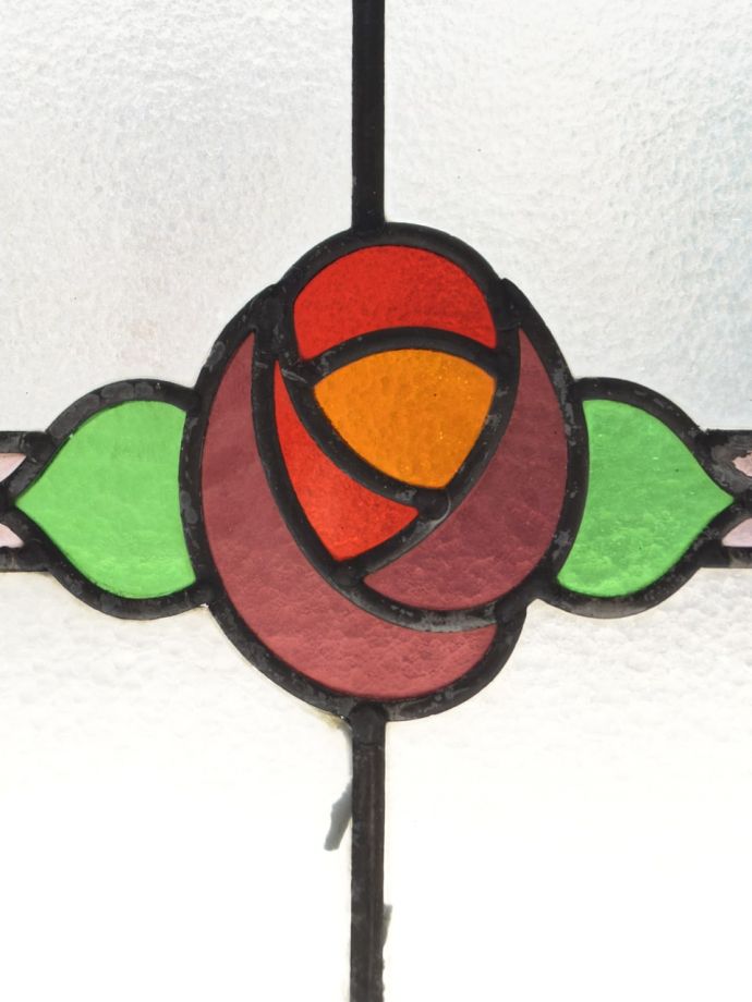 バラ模様が可愛いアンティークのステンド