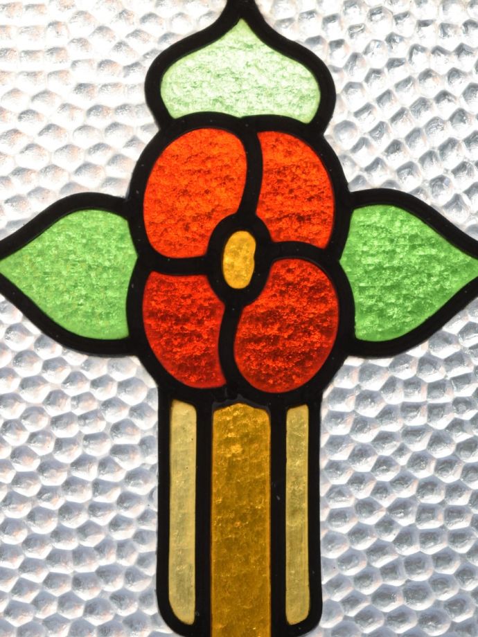 お花の模様が可愛いアンティークのステンド