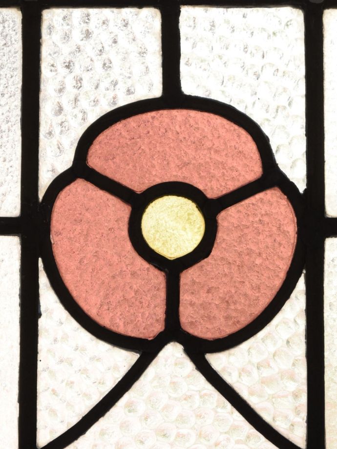 お花の模様が可愛いアンティークのステンド