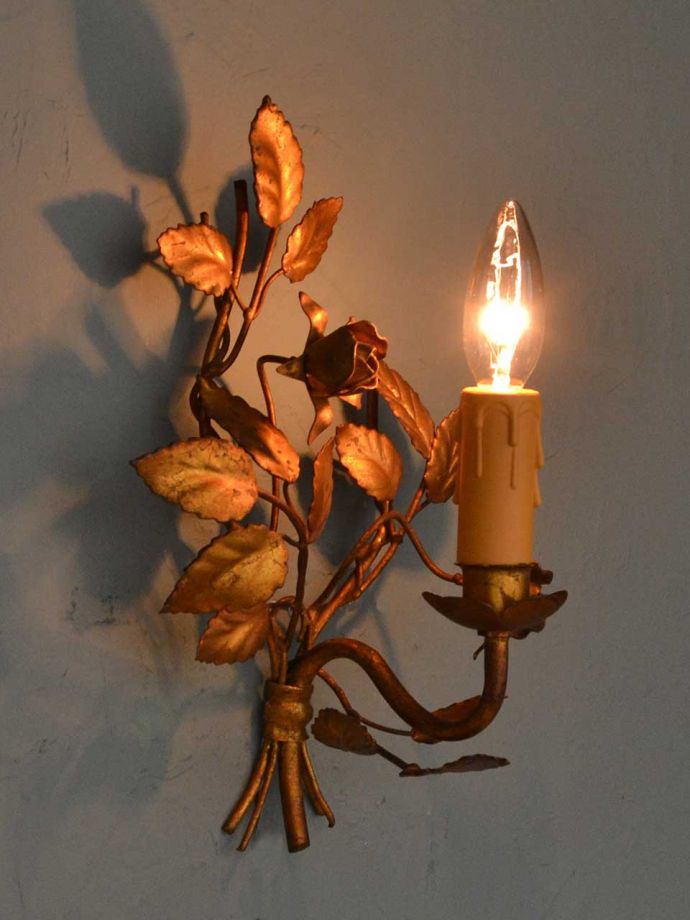 アンティークの壁付け照明