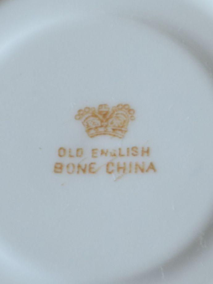 ソーサーのバックスタンプ