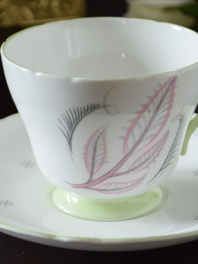 イギリスから届いたシェリーの陶磁器、ヘンリーシェイプのアンティーク